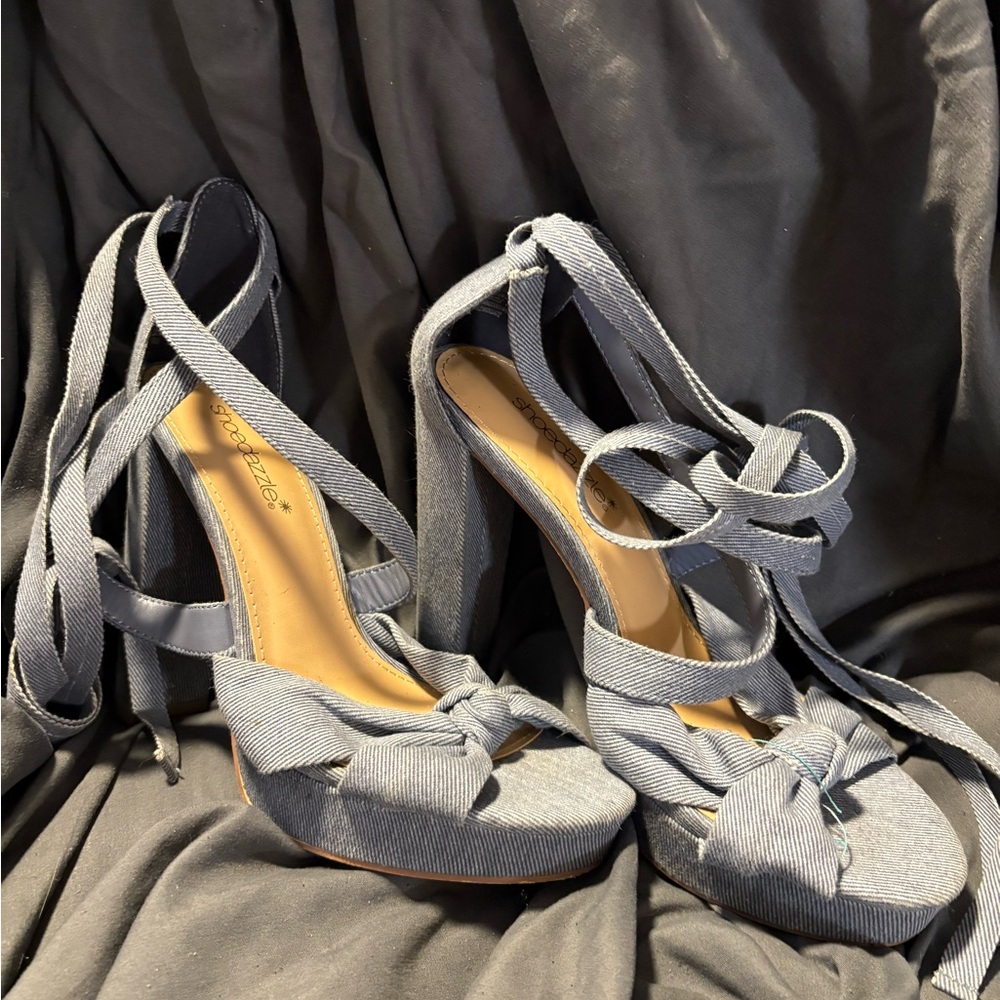 Shoe Dazzle Strappy Gray Heels